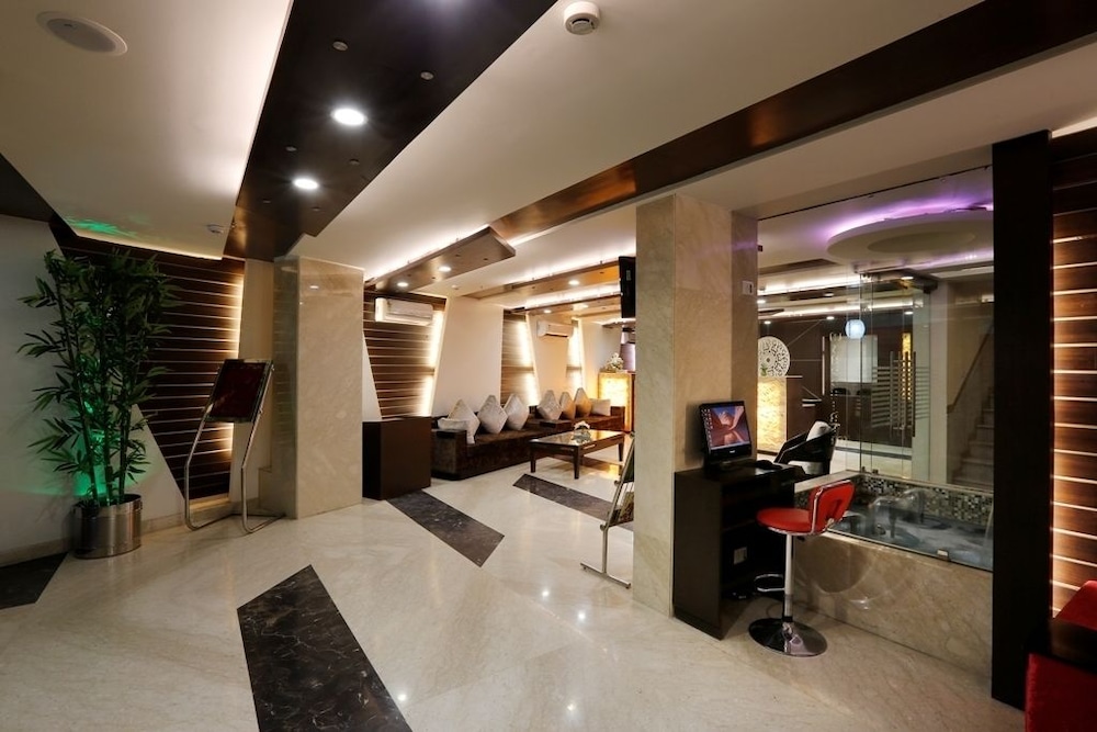 la sapphire hotel