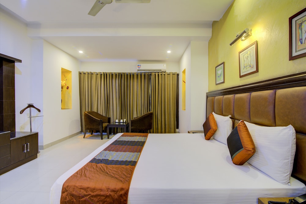 la sapphire hotel