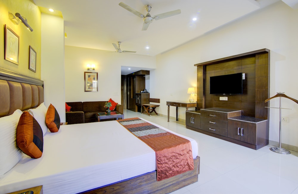 la sapphire hotel