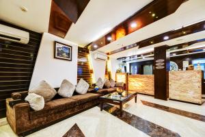 la sapphire hotel