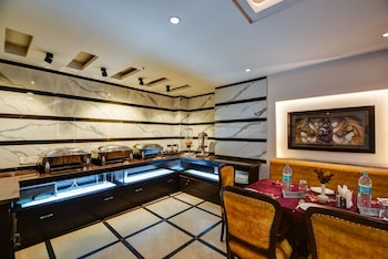 la sapphire hotel