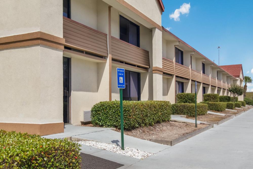 red roof inn and suites brunswick i 95