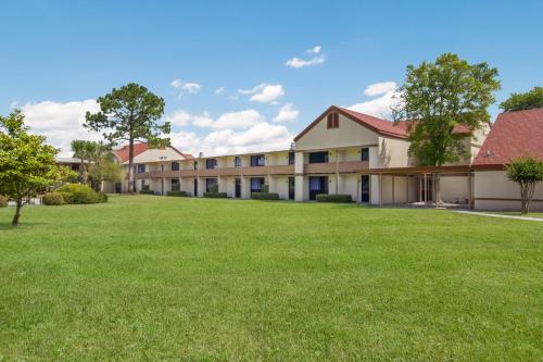red roof inn and suites brunswick i 95
