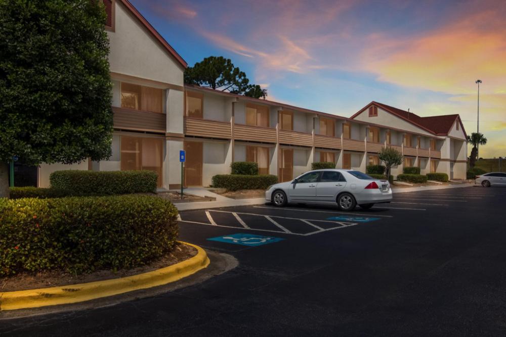 red roof inn and suites brunswick i 95