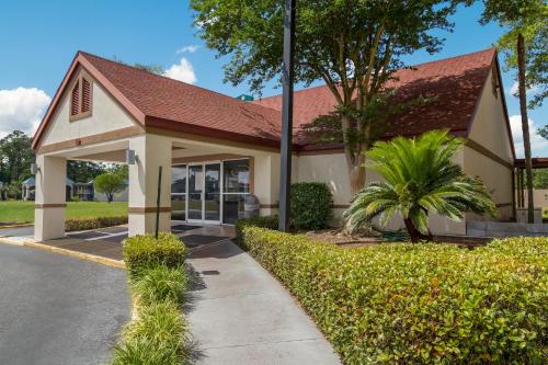 red roof inn and suites brunswick i 95