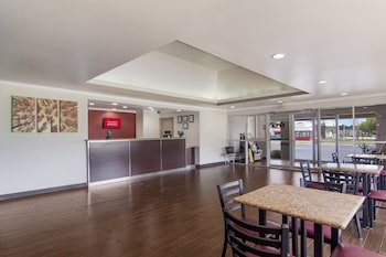 Red Roof Inn & Suites Brunswick I-95,Dock Junction>>Brunswick,2 star