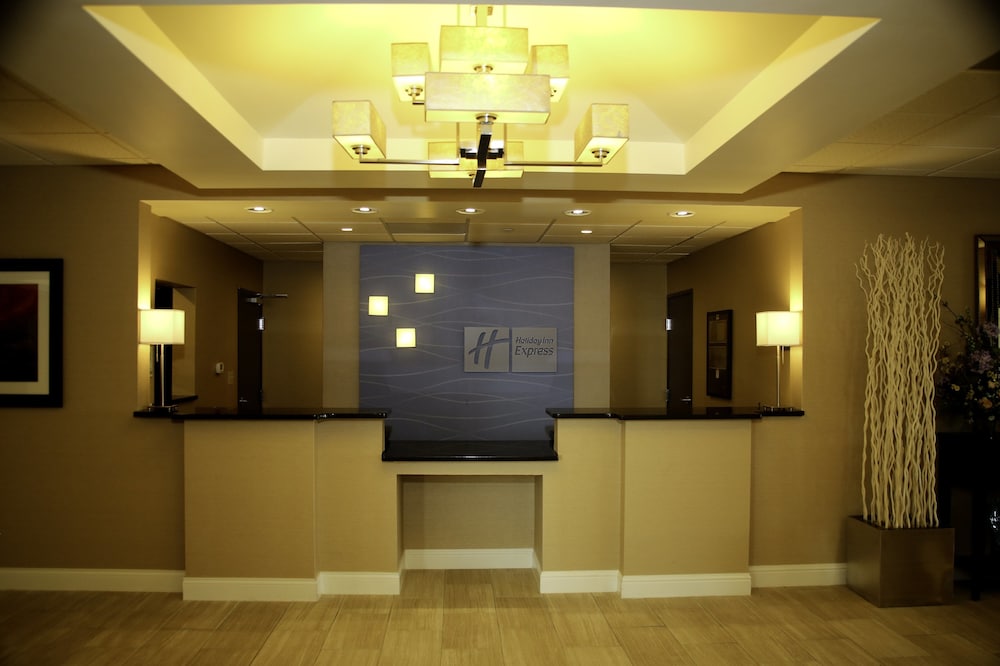 holiday inn express hotel and suites marion northeast by ihg