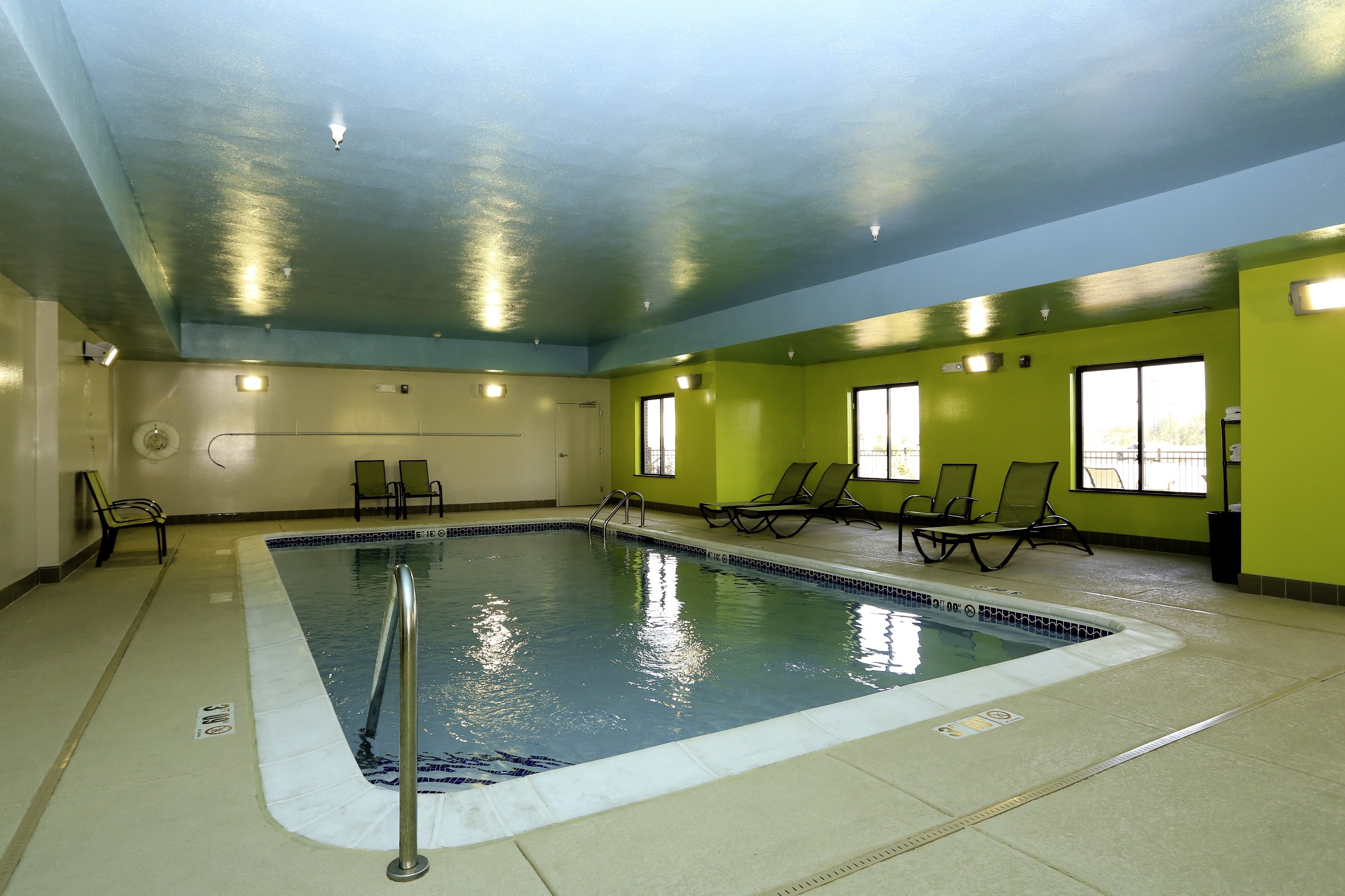 holiday inn express hotel and suites marion northeast by ihg