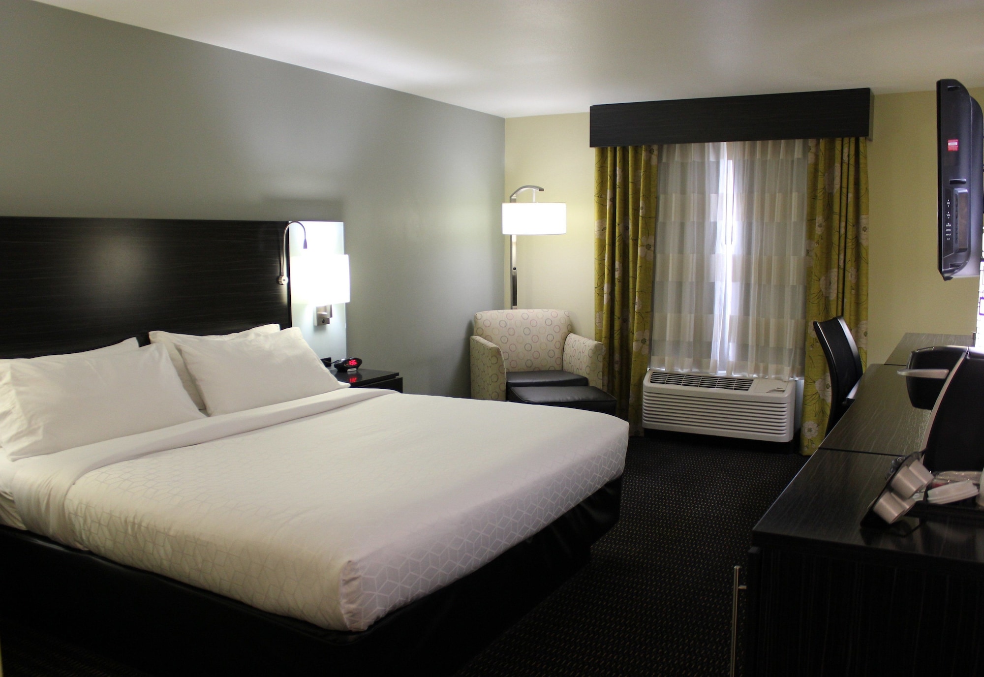 holiday inn express hotel and suites marion northeast by ihg