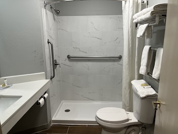cozy house inn and suites