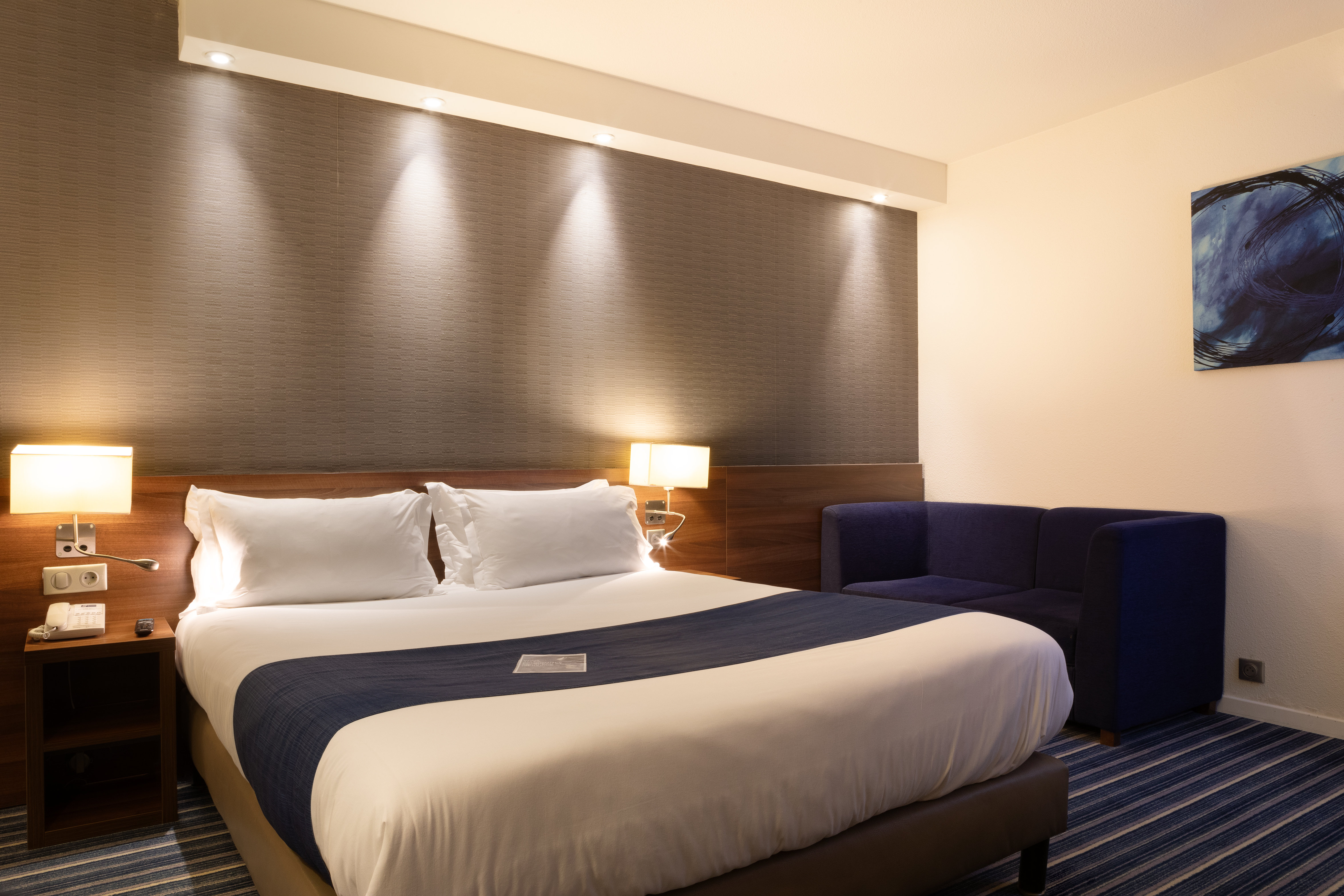 holiday inn express amiens by ihg