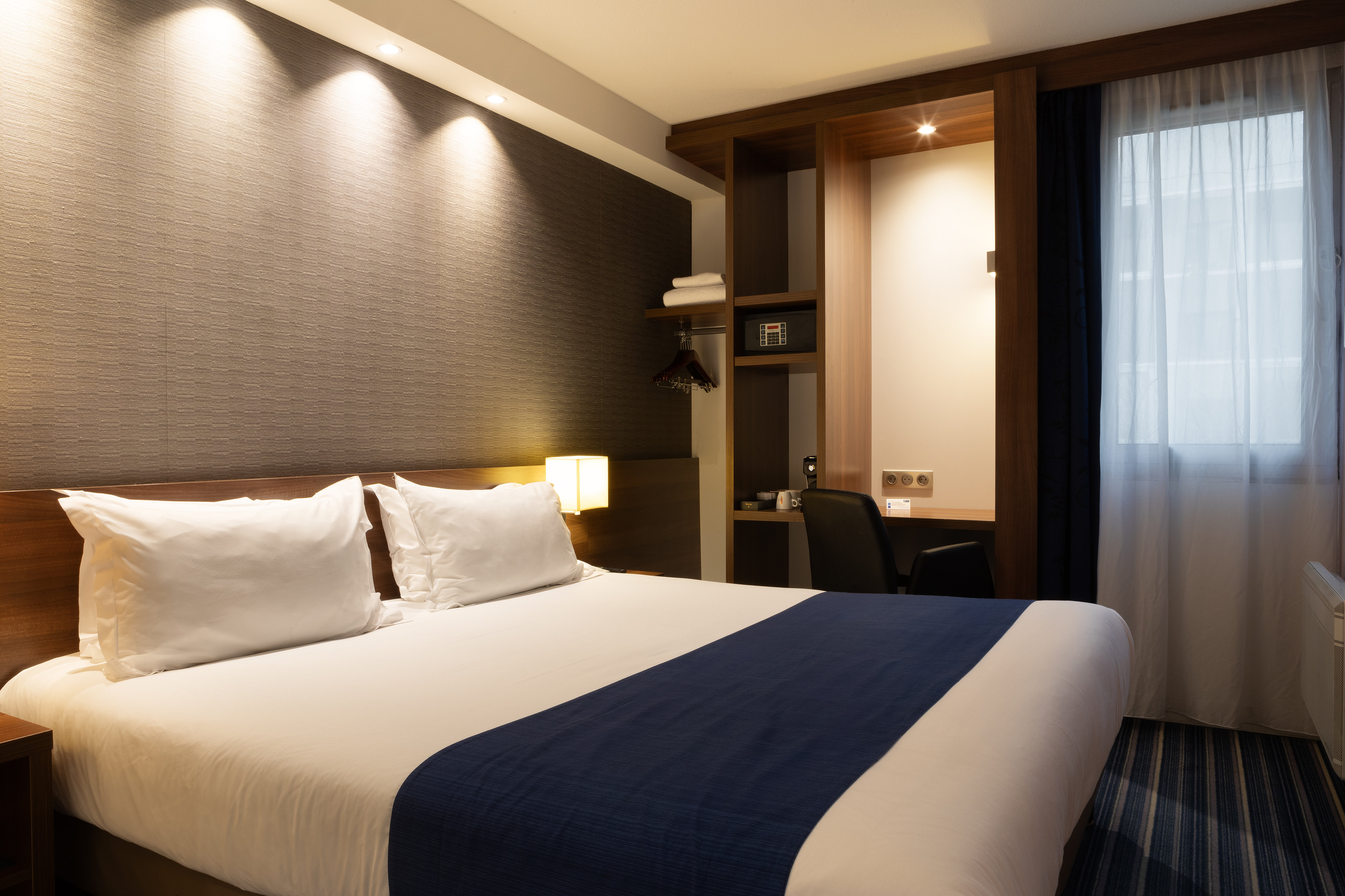 holiday inn express amiens by ihg