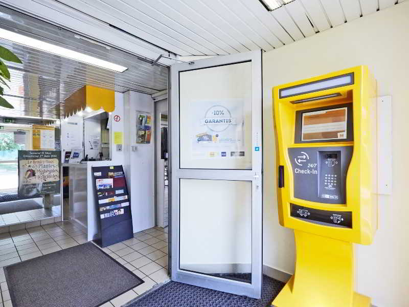 hotelf1 lyon massieux