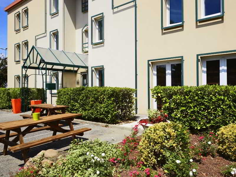 hotelf1 lyon massieux