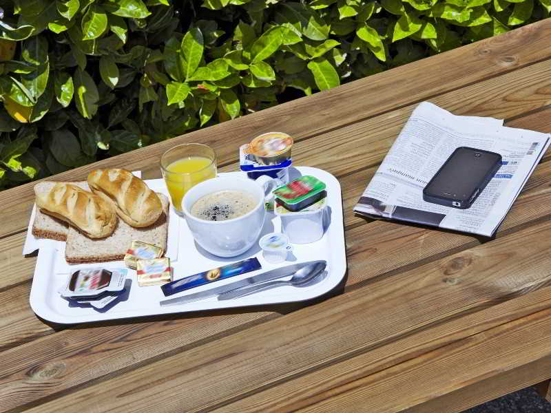 hotelf1 lyon massieux