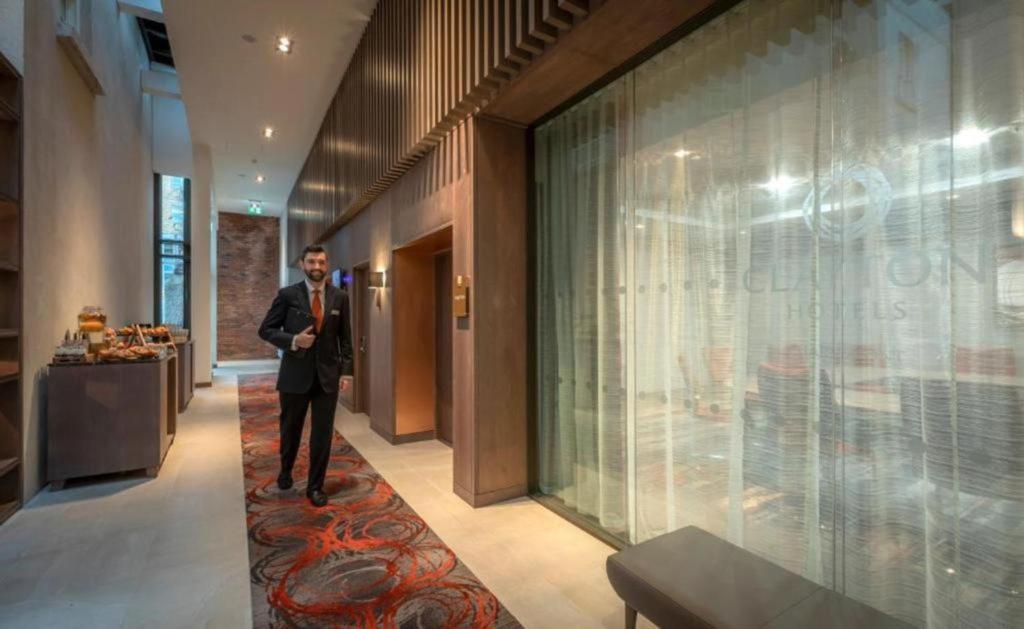 clayton hotel glasgow