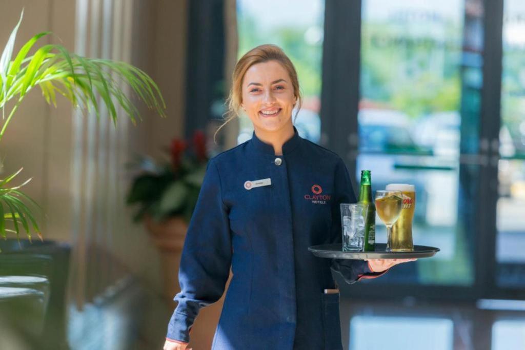 clayton hotel glasgow