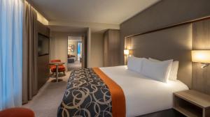 clayton hotel glasgow