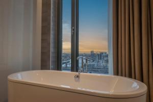 clayton hotel glasgow