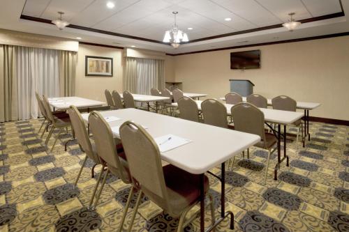 holiday inn express and suites georgetown by ihg