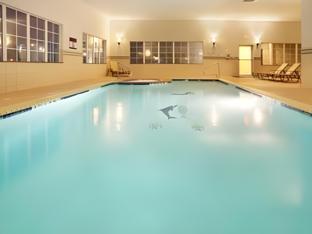 holiday inn express and suites georgetown by ihg