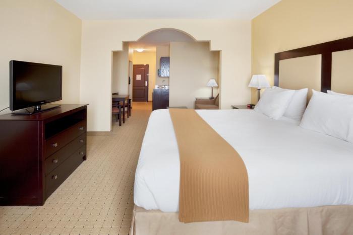 holiday inn express and suites georgetown by ihg