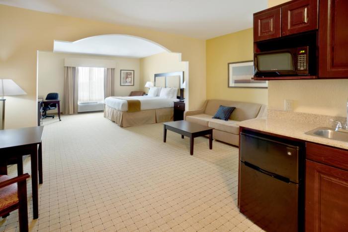 holiday inn express and suites georgetown by ihg