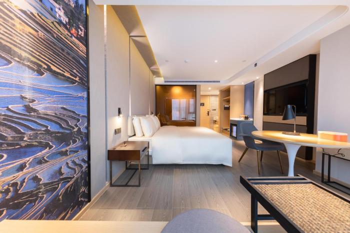 atour hotel hing tech zone wuyue square kunming