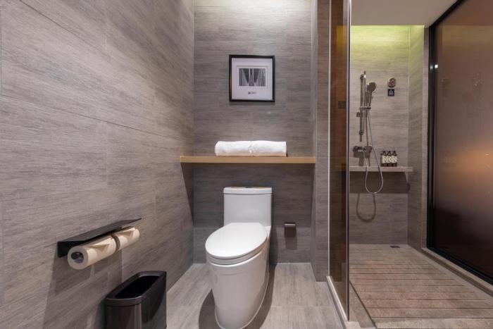 atour hotel hing tech zone wuyue square kunming