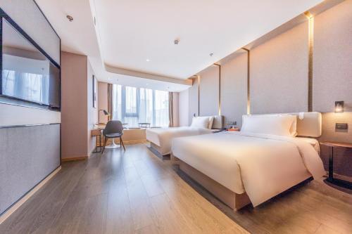 atour hotel hing tech zone wuyue square kunming