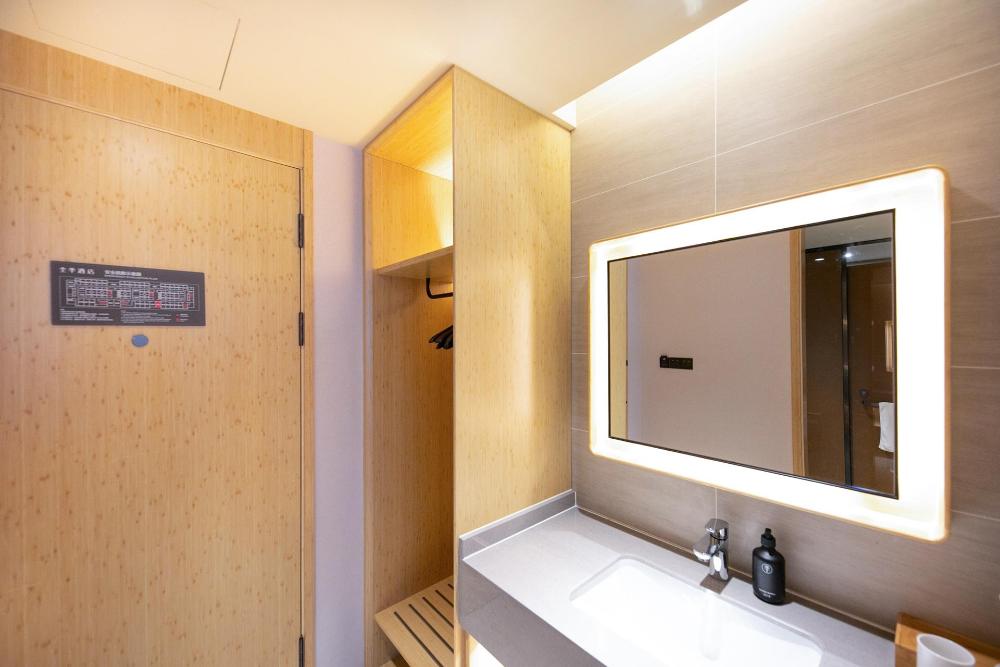 ji hotel jianning road nanjing central gate