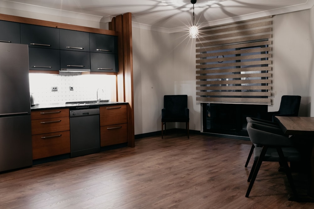 ceneviz suit apart otel