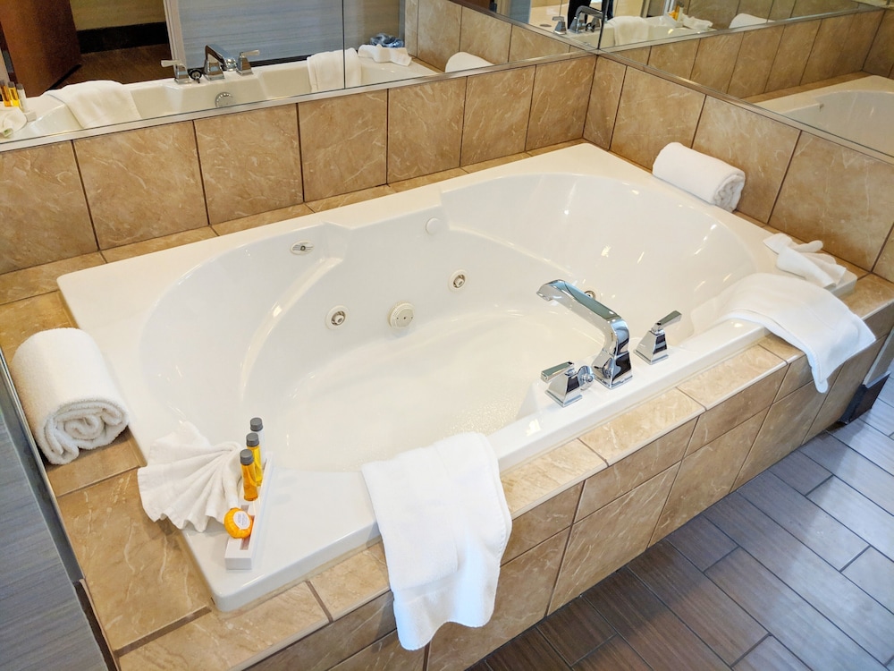 holiday inn purdue fort wayne by ihg