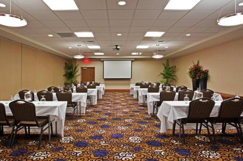holiday inn purdue fort wayne by ihg