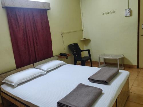 Shraddha Lodge,1754 F, Near Athawada Bazar,2 star
