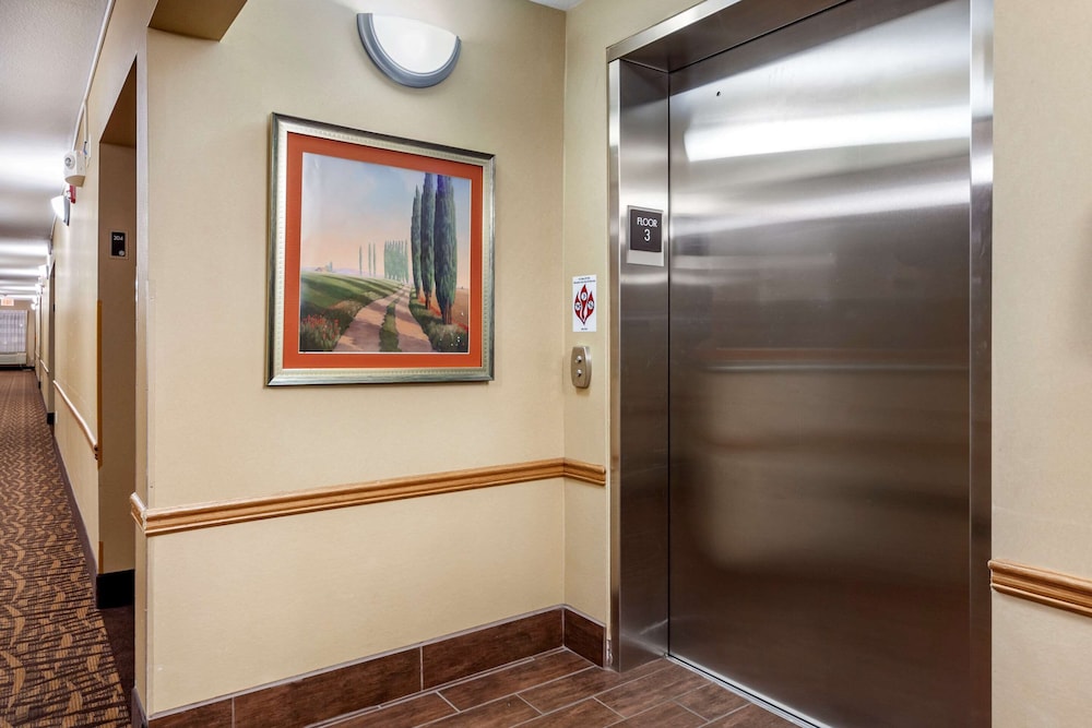 sleep inn and suites hays i 70