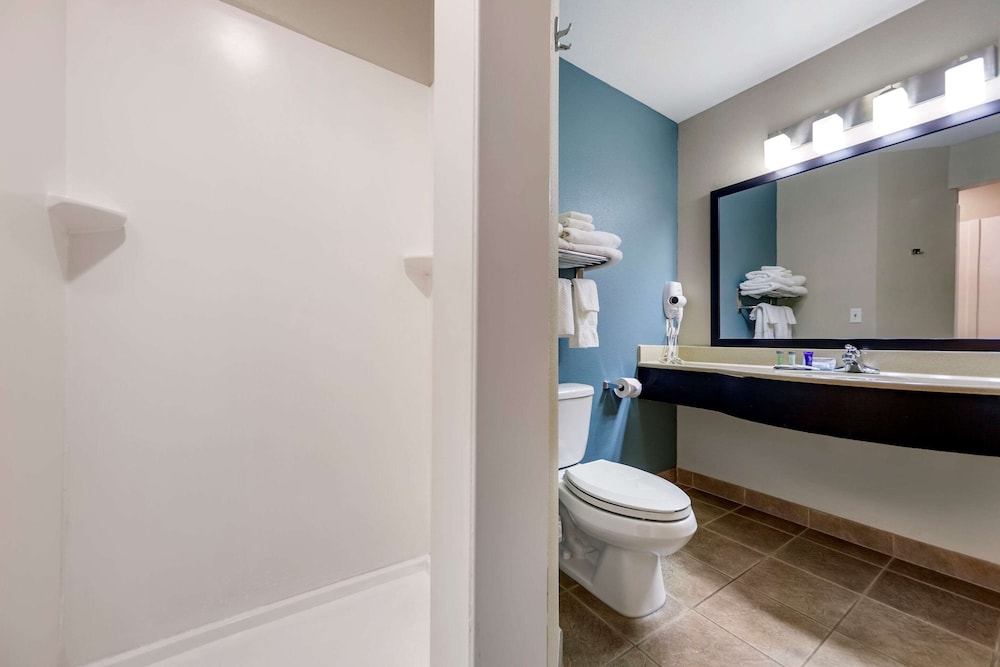 sleep inn and suites hays i 70