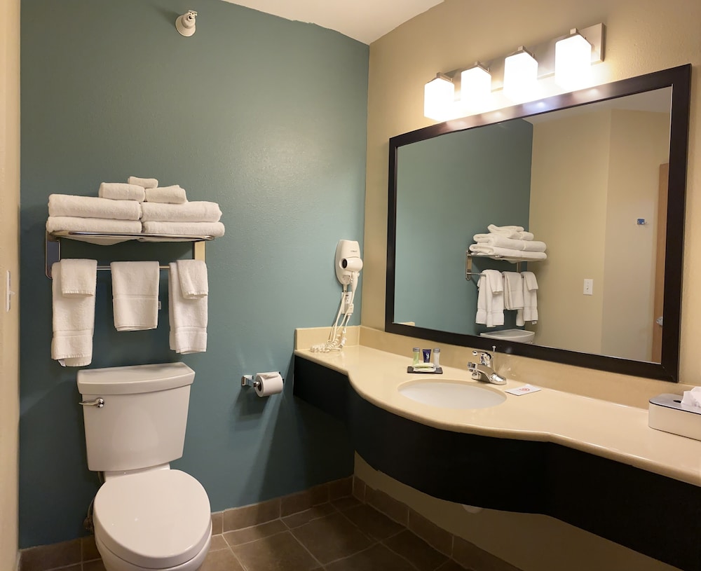 sleep inn and suites hays i 70