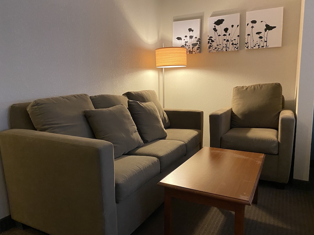 sleep inn and suites hays i 70