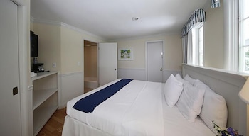 colonial inn in harbor springs