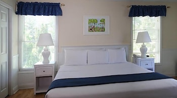 colonial inn in harbor springs