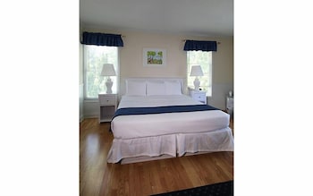 colonial inn in harbor springs