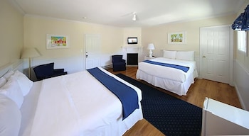 colonial inn in harbor springs