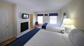 colonial inn in harbor springs