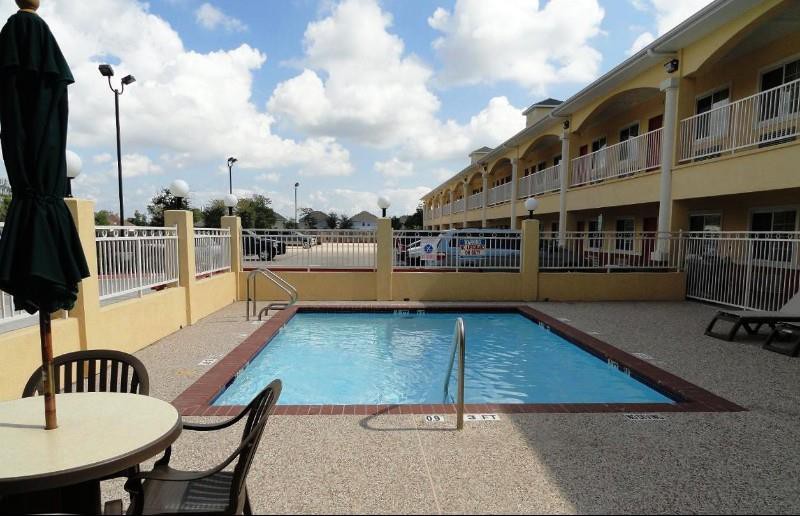 scottish inn and suites baytown