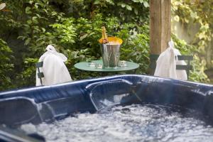 Hare And Hounds Hotel,Cirencester>>Bristol,4 star