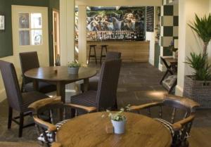 Hare And Hounds Hotel,Cirencester>>Bristol,4 star
