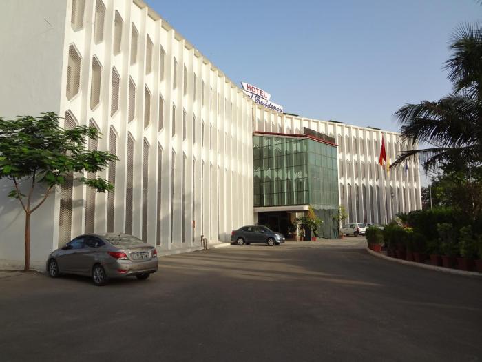 hotel menaal residency