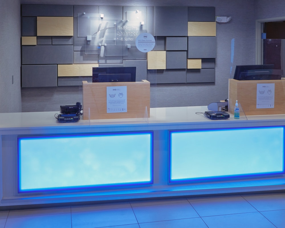 holiday inn express and suites akron regional airp
