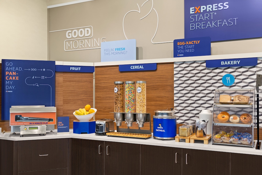 holiday inn express and suites akron regional airp